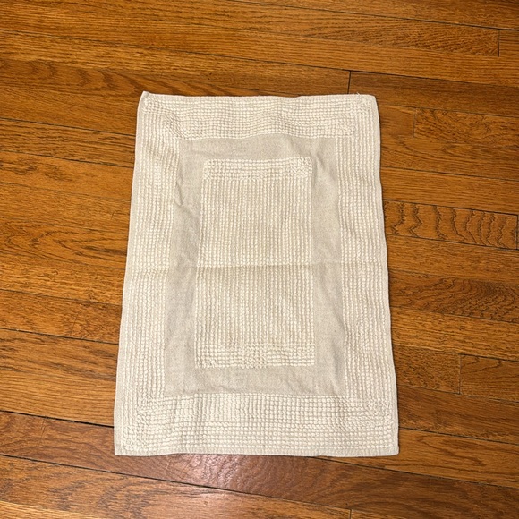 Grecian Bathmat. Ivory and Blue. Used. - Picture 3 of 3